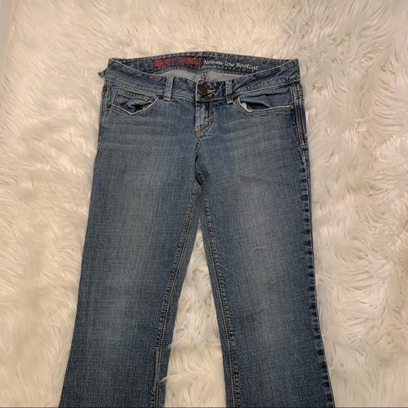 G by Guess Naomi Low Bootcut Jean Medium Wash - Picture 4 of 9